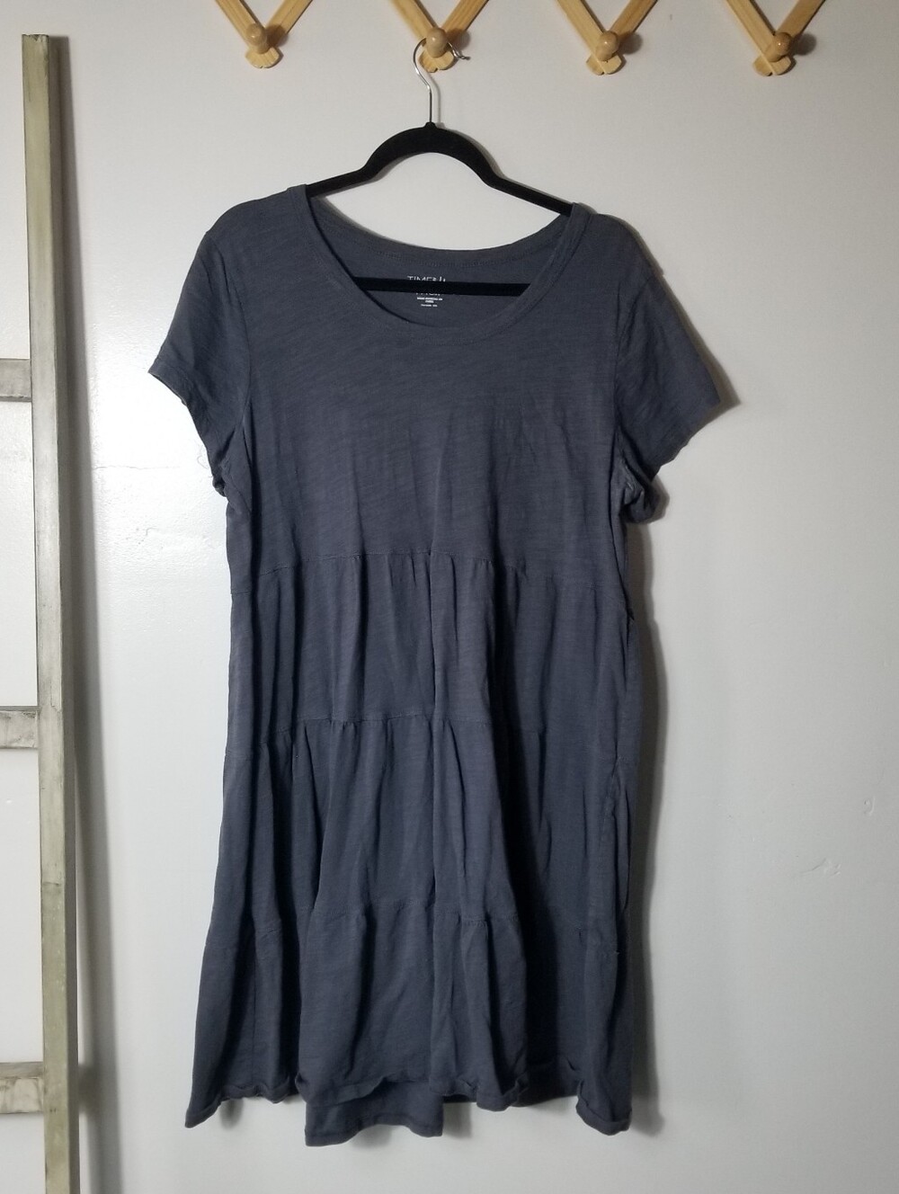 TIME AND TRU WOMEN'S TIERED DRESS SIZE LARGE